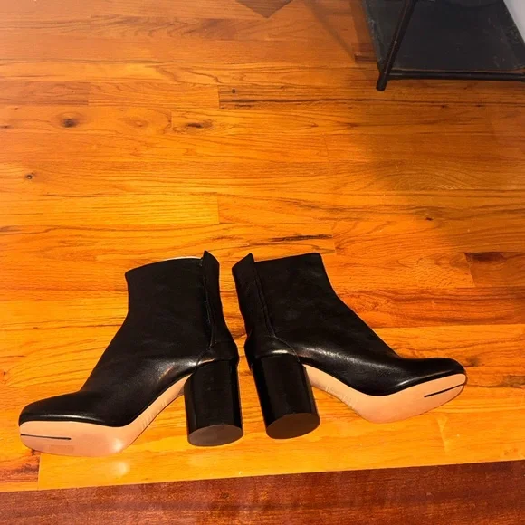 NWT Maison Martin Margiela Black Leather Tabi Ankle Boots - Picture 6 of 8